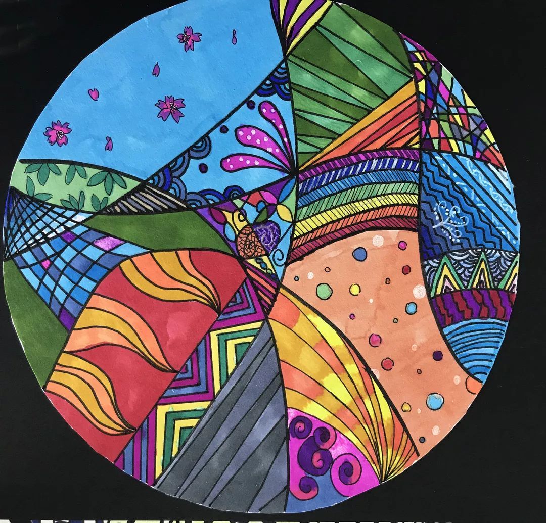 線的韻律 進(jìn)修實(shí)驗(yàn)學(xué)校初一年級美術(shù)作品展中的圖案設(shè)計(jì)之美